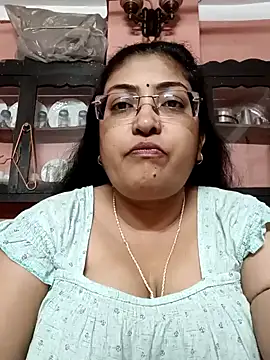 Snapshot of LAVERNIYA_ chatting on 02/13/25, 12:11 LAVERNIYA  online show from 02/13/25, 12:11