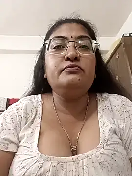 Snapshot of LAVERNIYA_ chatting on 10/09/25, 11:44 LAVERNIYA  online show from 10/09/25, 11:44
