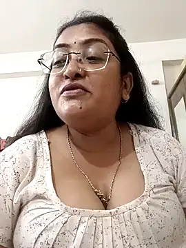 Snapshot of LAVERNIYA_ chatting on 09/26/25, 05:09 LAVERNIYA  online show from 09/26/25, 05:09