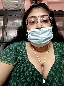 Snapshot of LAVERNIYA_ chatting on 02/02/25, 01:19 LAVERNIYA  online show from 02/02/25, 01:19