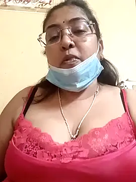 Snapshot of LAVERNIYA_ chatting on 02/15/25, 02:33 LAVERNIYA  online show from 02/15/25, 02:33