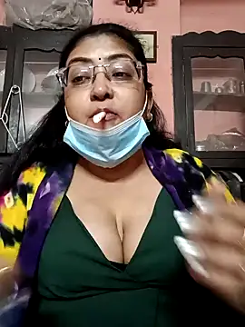 Snapshot of LAVERNIYA_ chatting on 01/12/25, 06:49 LAVERNIYA  online show from 01/12/25, 06:49