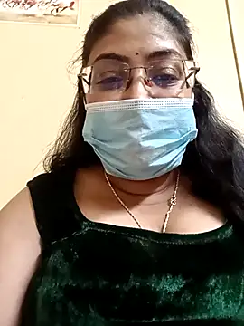 Snapshot of LAVERNIYA_ chatting on 03/05/25, 12:00 LAVERNIYA  online show from 03/05/25, 12:00