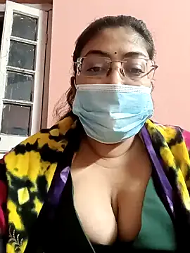 Snapshot of LAVERNIYA_ chatting on 01/07/25, 01:24 LAVERNIYA  online show from 01/07/25, 01:24