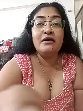 Snapshot of LAVERNIYA_ chatting on 10/17/25, 08:28 LAVERNIYA  online show from 10/17/25, 08:28