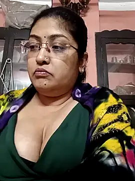 Snapshot of LAVERNIYA_ chatting on 01/11/25, 07:05 LAVERNIYA  online show from 01/11/25, 07:05