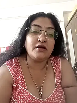 Snapshot of LAVERNIYA_ chatting on 09/24/25, 12:33 LAVERNIYA  online show from 09/24/25, 12:33