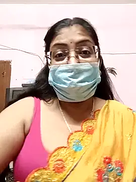 Snapshot of LAVERNIYA_ chatting on 03/06/25, 12:52 LAVERNIYA  online show from 03/06/25, 12:52