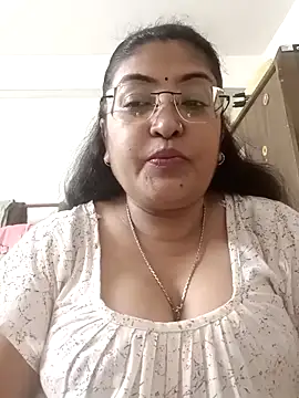 Snapshot of LAVERNIYA_ chatting on 09/09/25, 12:36 LAVERNIYA  online show from 09/09/25, 12:36