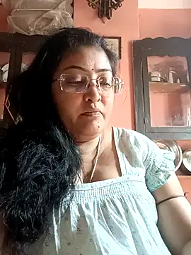 Snapshot of LAVERNIYA_ chatting on 02/14/25, 05:30 LAVERNIYA  online show from 02/14/25, 05:30