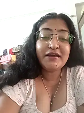 Snapshot of LAVERNIYA_ chatting on 10/12/25, 09:43 LAVERNIYA  online show from 10/12/25, 09:43