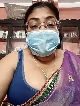 Snapshot of LAVERNIYA_ chatting on 03/01/25, 10:34 LAVERNIYA  online show from 03/01/25, 10:34