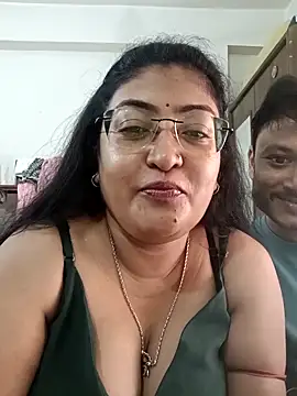 Snapshot of LAVERNIYA_ chatting on 09/25/25, 05:46 LAVERNIYA  online show from 09/25/25, 05:46
