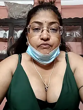 Snapshot of LAVERNIYA_ chatting on 02/28/25, 09:01 LAVERNIYA  online show from 02/28/25, 09:01