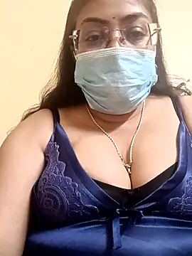 Snapshot of LAVERNIYA_ chatting on 03/06/25, 07:10 LAVERNIYA  online show from 03/06/25, 07:10