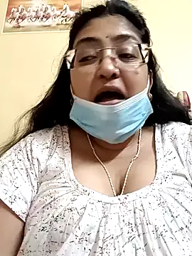Snapshot of LAVERNIYA_ chatting on 02/01/25, 10:15 LAVERNIYA  online show from 02/01/25, 10:15
