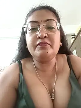 Snapshot of LAVERNIYA_ chatting on 09/10/25, 05:50 LAVERNIYA  online show from 09/10/25, 05:50