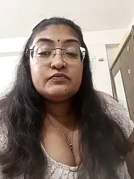 Snapshot of LAVERNIYA_ chatting on 10/14/25, 12:50 LAVERNIYA  online show from 10/14/25, 12:50
