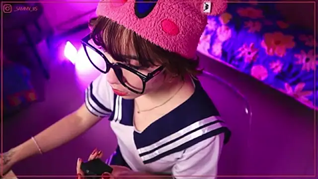 Snapshot of sammy__8 chatting on 11/14/25, 02:48 sammy 8 online show from 11/14/25, 02:48