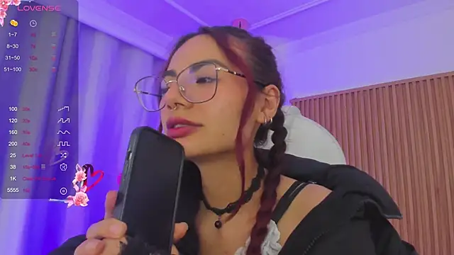 Snapshot of sophiecherry_ chatting on 02/25/25, 09:31 sophiecherry online show from 02/25/25, 09:31
