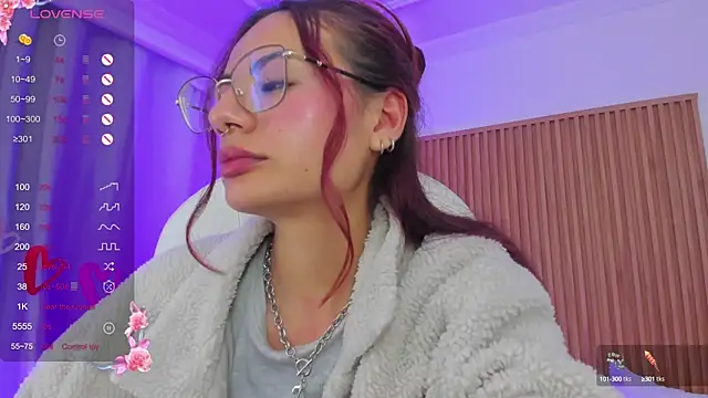 Snapshot of sophiecherry_ chatting on 03/10/25, 09:23 sophiecherry online show from 03/10/25, 09:23