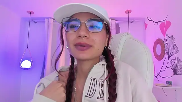 Snapshot of sophiecherry_ chatting on 01/31/25, 10:20 sophiecherry online show from 01/31/25, 10:20