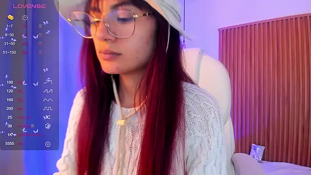 Snapshot of sophiecherry_ chatting on 09/26/25, 04:41 sophiecherry online show from 09/26/25, 04:41