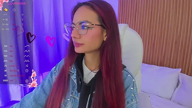 Snapshot of sophiecherry_ chatting on 02/28/25, 04:54 sophiecherry online show from 02/28/25, 04:54