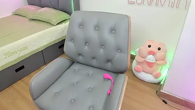 Snapshot of Zem-Fortunately chatting on 04/13/26, 03:10 Zem-Fortunately online show from 04/13/26, 03:10