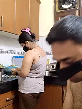 IND COUPLE1 online show from 02/28/25, 08:31