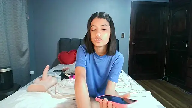 Snapshot of LiaOrtiz69 chatting on 03/13/25, 07:06 LiaOrtiz69 online show from 03/13/25, 07:06