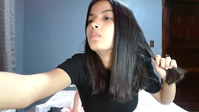 Snapshot of LiaOrtiz69 chatting on 12/05/24, 12:58 LiaOrtiz69 online show from 12/05/24, 12:58