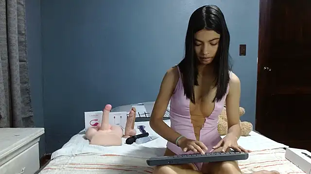 Snapshot of LiaOrtiz69 chatting on 12/07/24, 12:14 LiaOrtiz69 online show from 12/07/24, 12:14