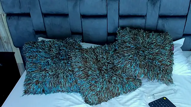 Aisha Hall online show from 12/23/24, 07:52