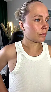 Snapshot of Charming_Daphny chatting on 07/16/26, 11:07 Charming Daphny online show from 07/16/26, 11:07