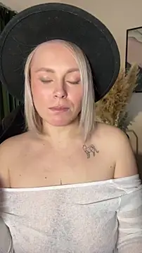 Charming Daphny online show from 04/24/26, 05:53