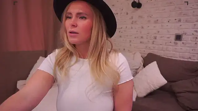 Snapshot of Charming_Daphny chatting on 03/14/25, 08:53 Charming Daphny online show from 03/14/25, 08:53