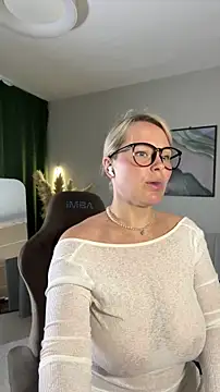 Snapshot of Charming_Daphny chatting on 06/19/26, 06:41 Charming Daphny online show from 06/19/26, 06:41