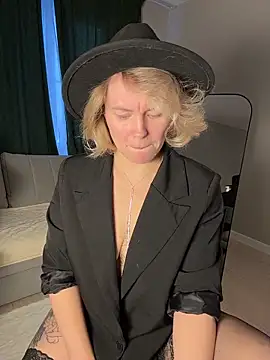 Snapshot of Charming_Daphny chatting on 02/15/26, 12:04 Charming Daphny online show from 02/15/26, 12:04