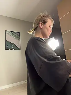 Snapshot of Charming_Daphny chatting on 02/12/26, 06:13 Charming Daphny online show from 02/12/26, 06:13