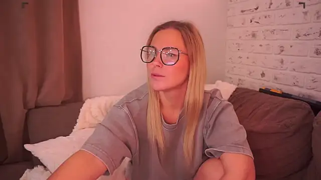 Snapshot of Charming_Daphny chatting on 03/18/25, 03:55 Charming Daphny online show from 03/18/25, 03:55