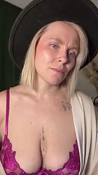 Charming Daphny online show from 04/08/26, 04:41