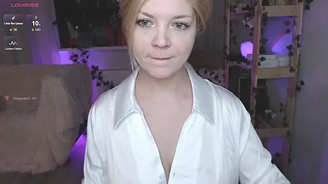Snapshot of Brience chatting on 03/03/25, 04:43 Brience online show from 03/03/25, 04:43