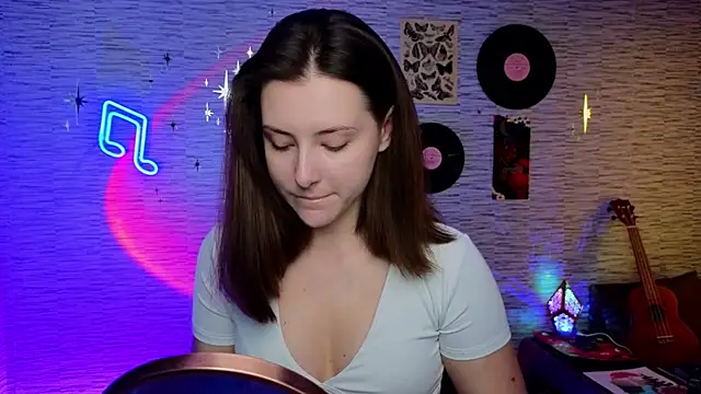 Snapshot of GloriaElmer chatting on 02/04/25, 08:02 GloriaElmer online show from 02/04/25, 08:02