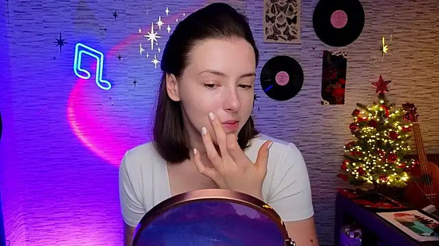 Snapshot of GloriaElmer chatting on 01/30/25, 08:32 GloriaElmer online show from 01/30/25, 08:32