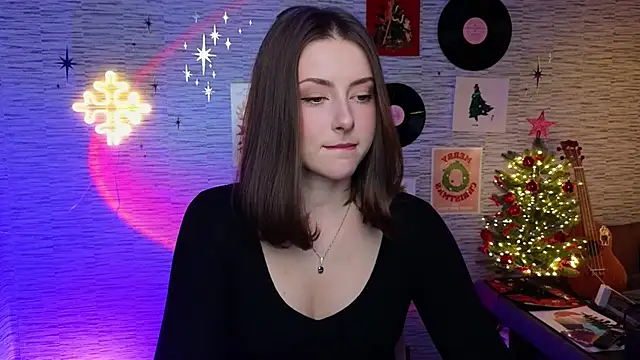 Snapshot of GloriaElmer chatting on 01/17/25, 11:06 GloriaElmer online show from 01/17/25, 11:06