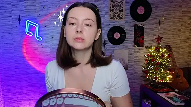 Snapshot of GloriaElmer chatting on 01/23/25, 08:25 GloriaElmer online show from 01/23/25, 08:25