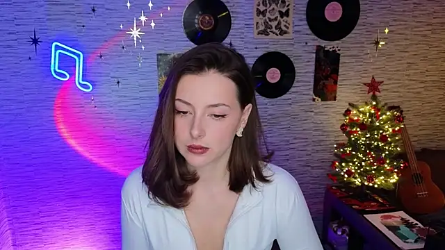 Snapshot of GloriaElmer chatting on 01/28/25, 11:38 GloriaElmer online show from 01/28/25, 11:38