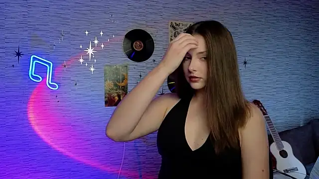 Snapshot of GloriaElmer chatting on 10/13/25, 05:09 GloriaElmer online show from 10/13/25, 05:09