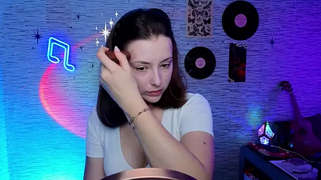 Snapshot of GloriaElmer chatting on 03/06/25, 06:41 GloriaElmer online show from 03/06/25, 06:41